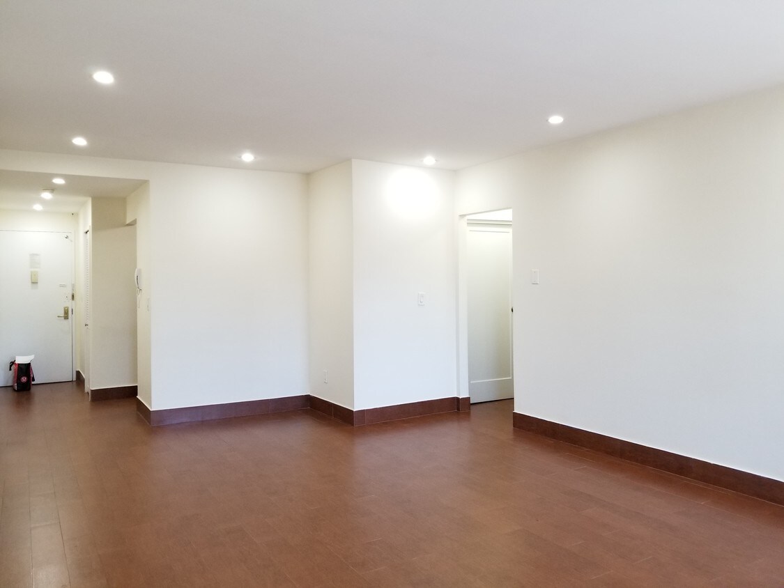 Foto principal - 555 E 78th St