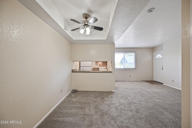 Foto del edificio - 3141 E Cypress St