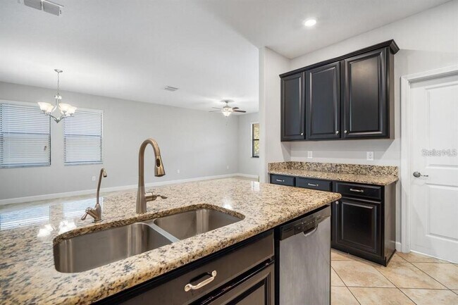 Foto del edificio - 10913 Purple Martin Blvd