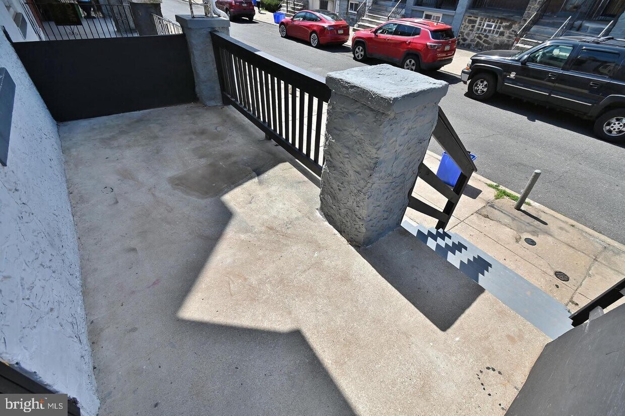Primary Photo - 327 Horton St