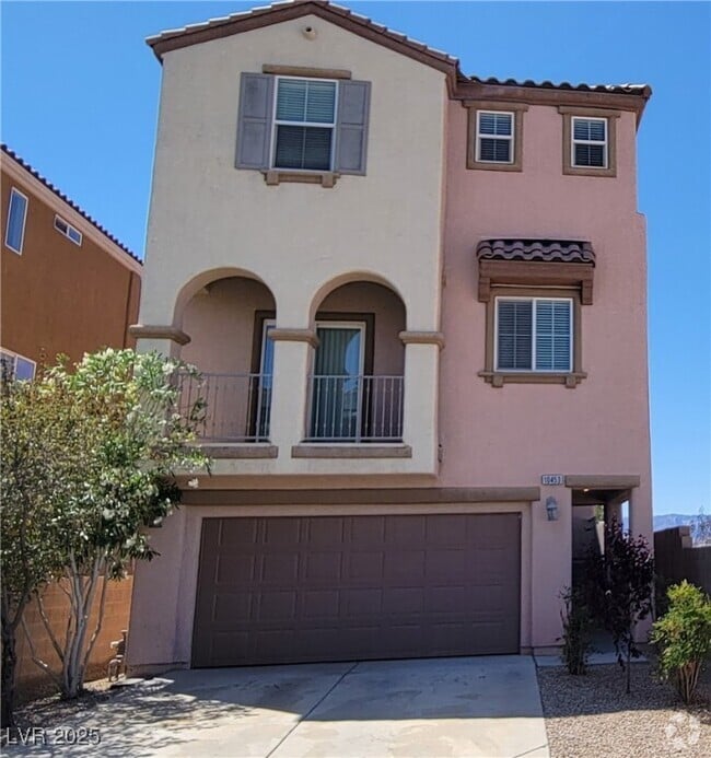 Building Photo - 10453 Mann St