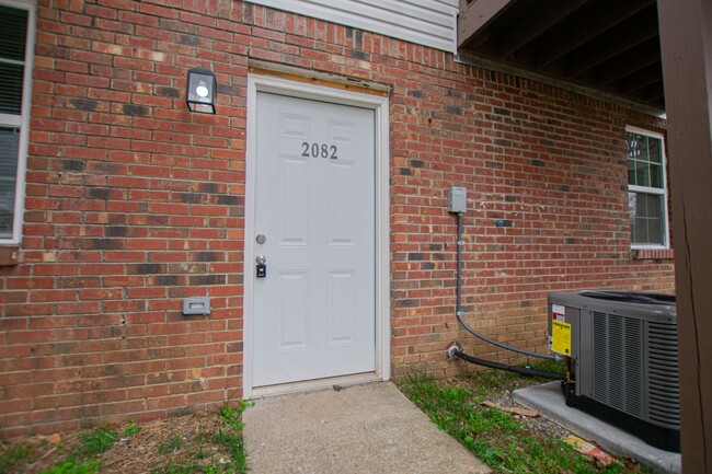 Building Photo - Quaint One Bedroom Apartment Off Ringgold Rd.