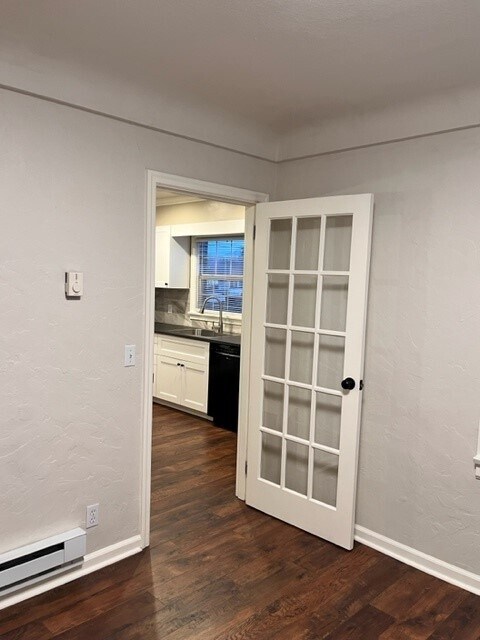 Zona de estar contigua a la cocina - 1416 Main St