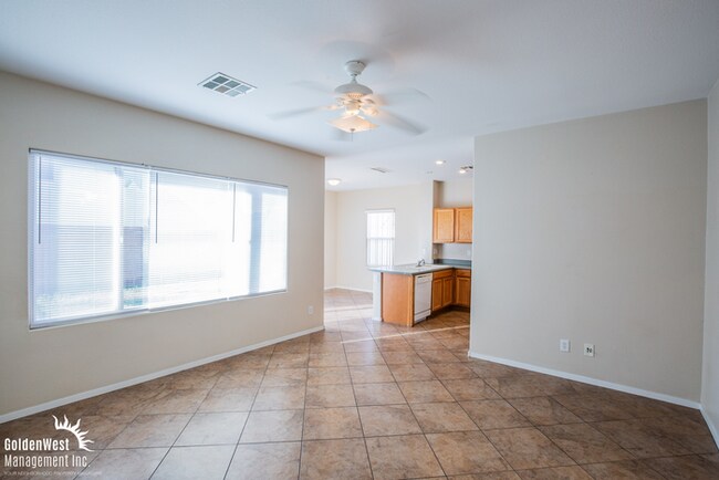 Foto del edificio - Spacious and Lovely Two-Story 3Bdm 2.5Ba Home in Centennial.