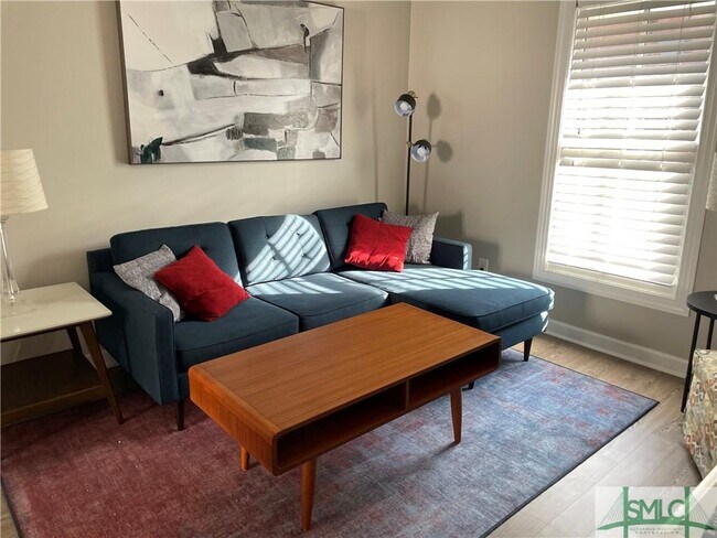 Foto del edificio - 533 E Perry Ln