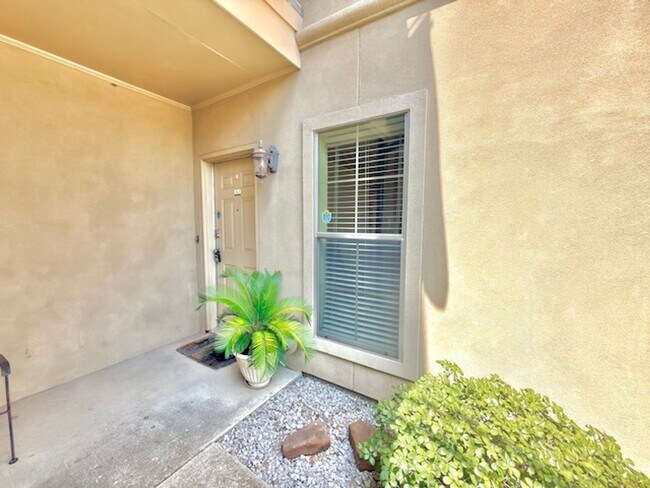Foto del edificio - 9413 Burbank Dr