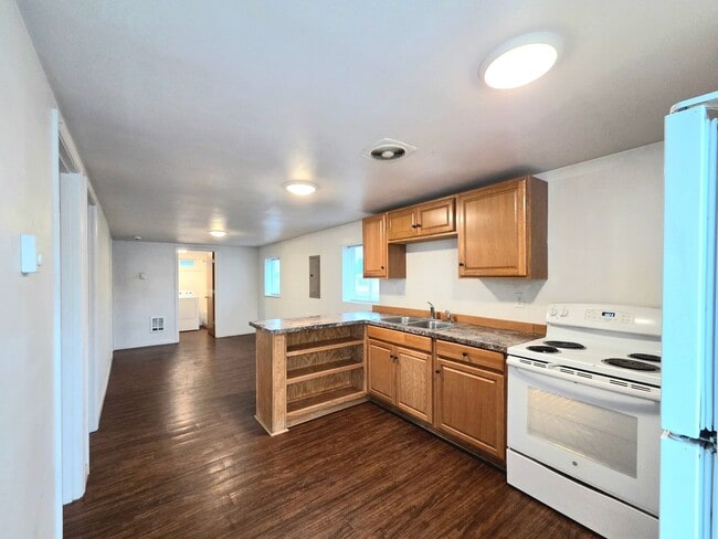 Foto del edificio - 1121 Monitor Ave