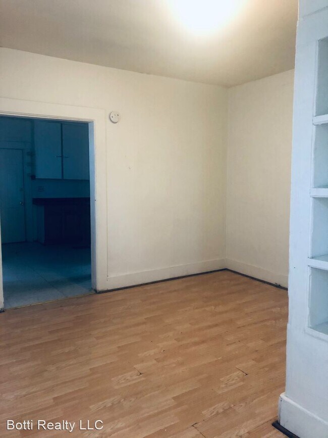 Building Photo - 3 br, 1 bath House - 924 Grant Ave