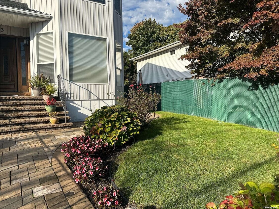 13 Locust St, Greenvale, NY 11548 House Rental in Greenvale, NY