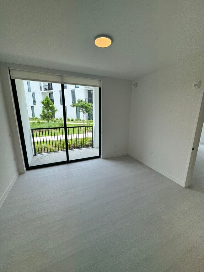 Foto del edificio - 20181 NW 15th Ave