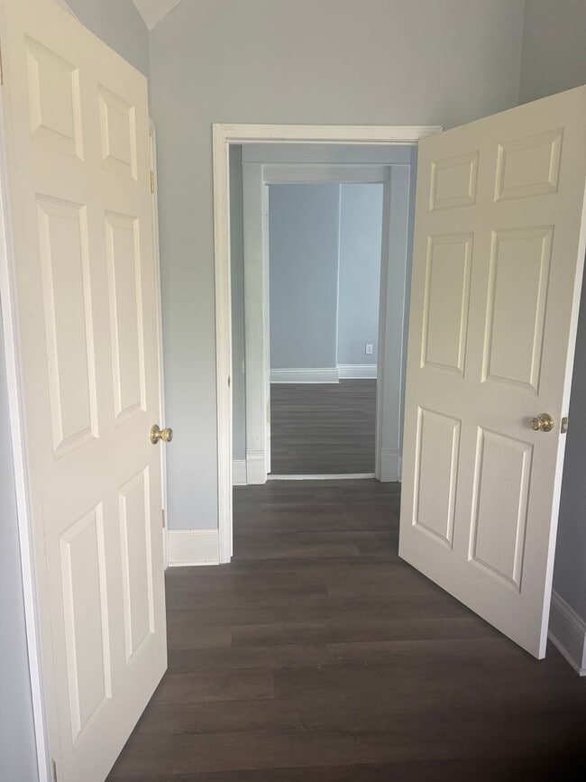 Building Photo - Newly Renovated 3-bedroom 2-bath house in ...