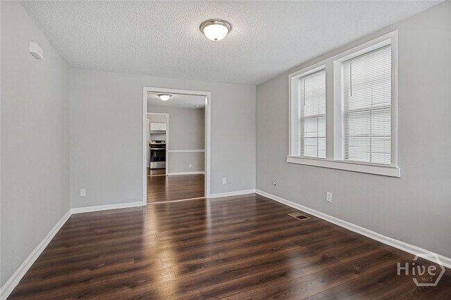 Foto del edificio - 1036 W 38th St