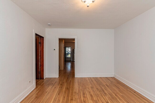Foto del edificio - 3079 N Elbridge Ave