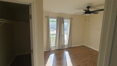 Building Photo - 19538 Hollowlog Dr