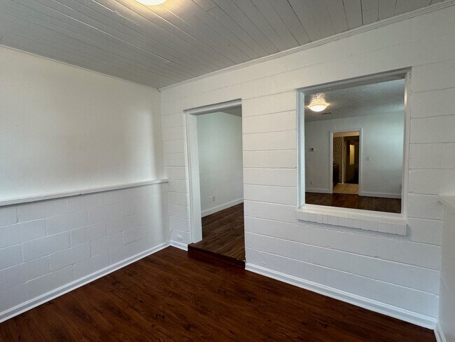 Foto del edificio - 3237 Myra St