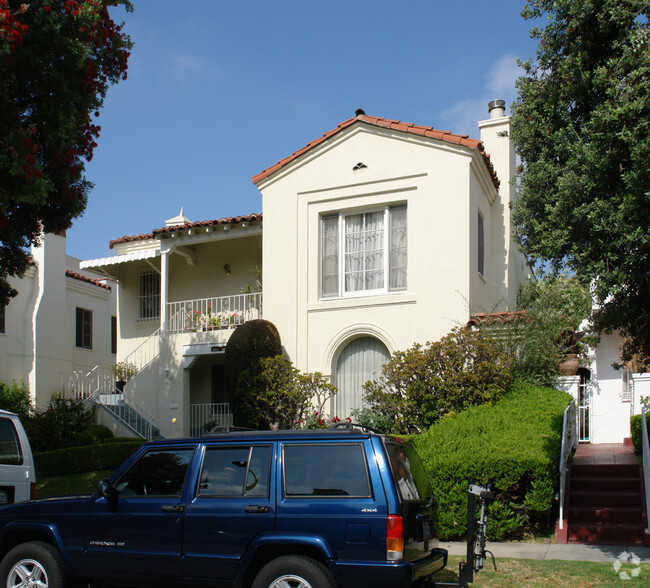 Foto del edificio - 141 N Clark Dr