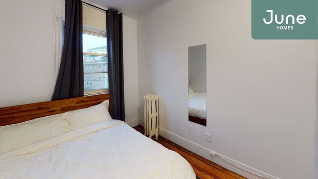 Building Photo - Queen room in 6-bed/2.0-bath Home