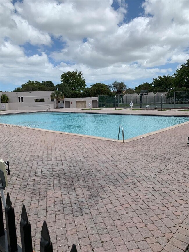 Foto del edificio - 8500 SW 133rd Avenue Rd