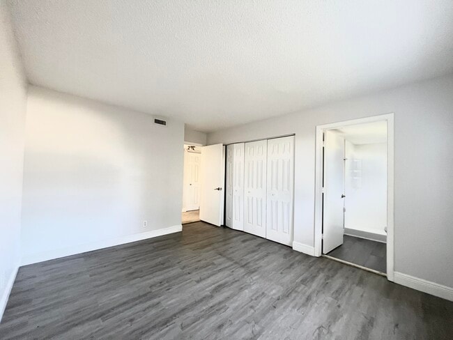 Building Photo - 717 Gardens Dr