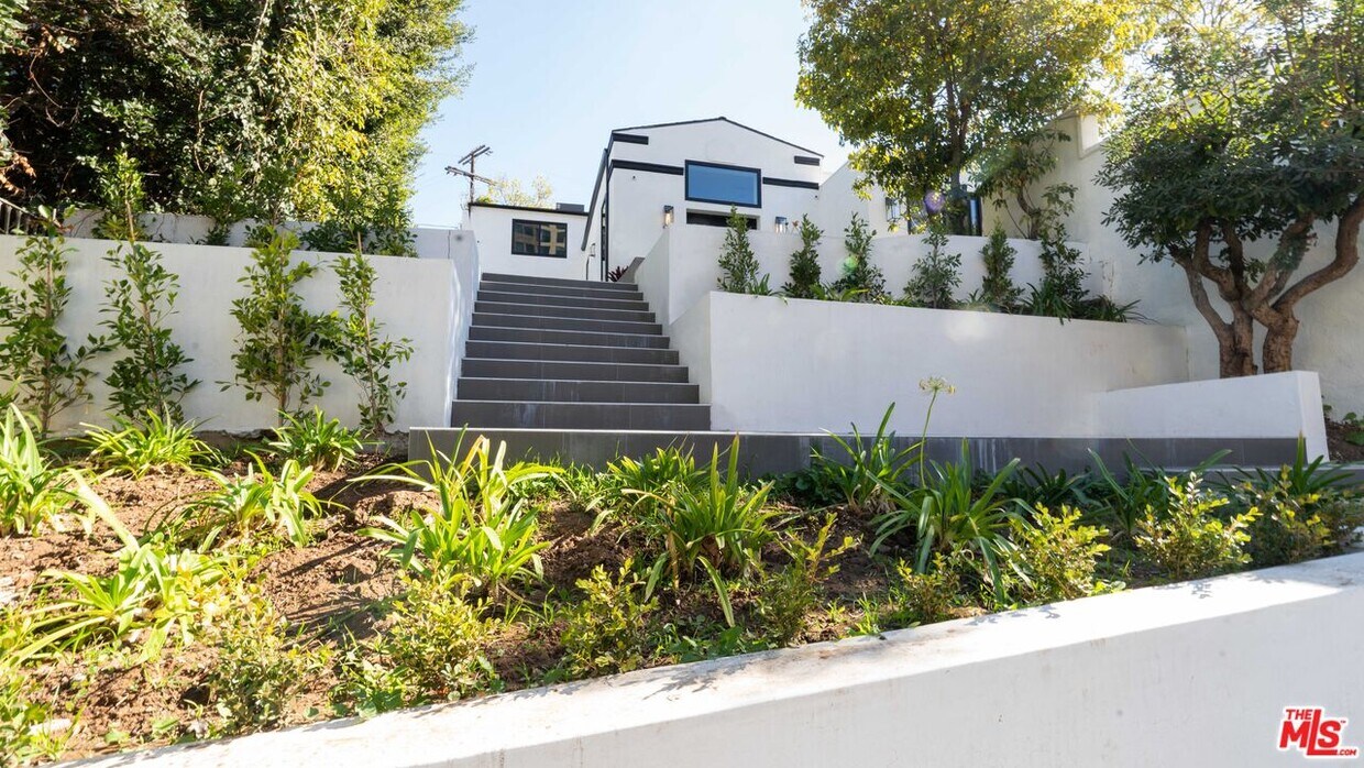 Foto principal - 10520 Ashton Ave
