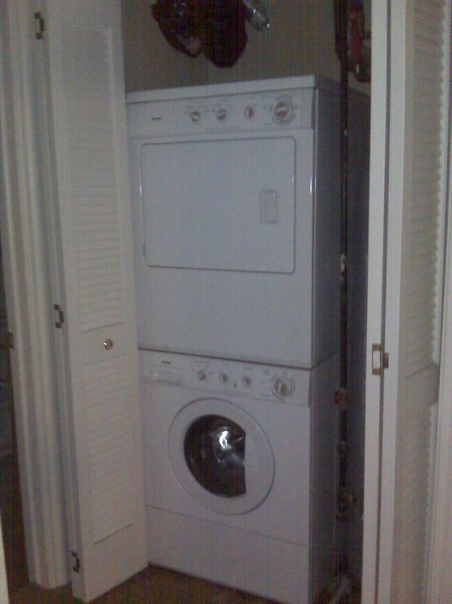 Building Photo - 224 W Elm St