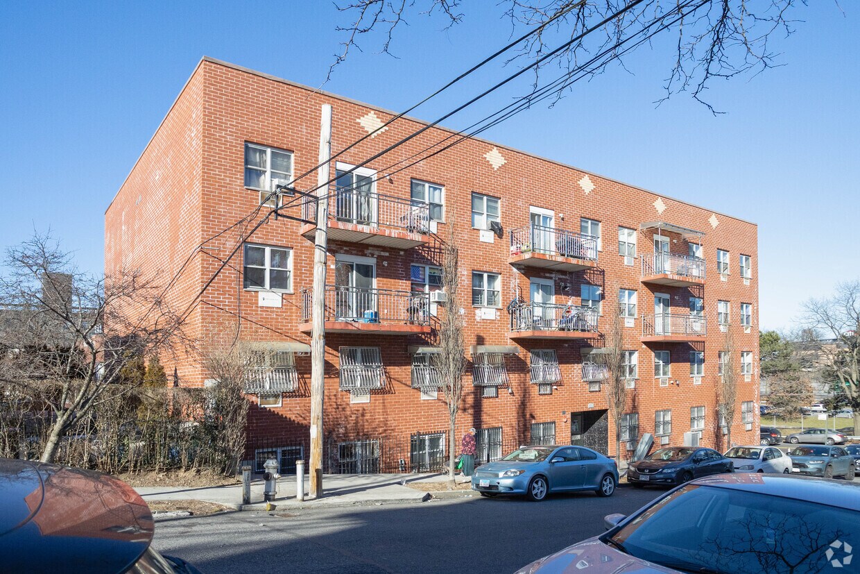 Primary Photo - 112-45 39th Ave