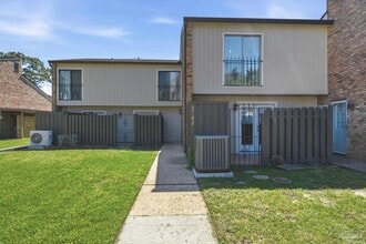 Building Photo - 4742 Huron Dr