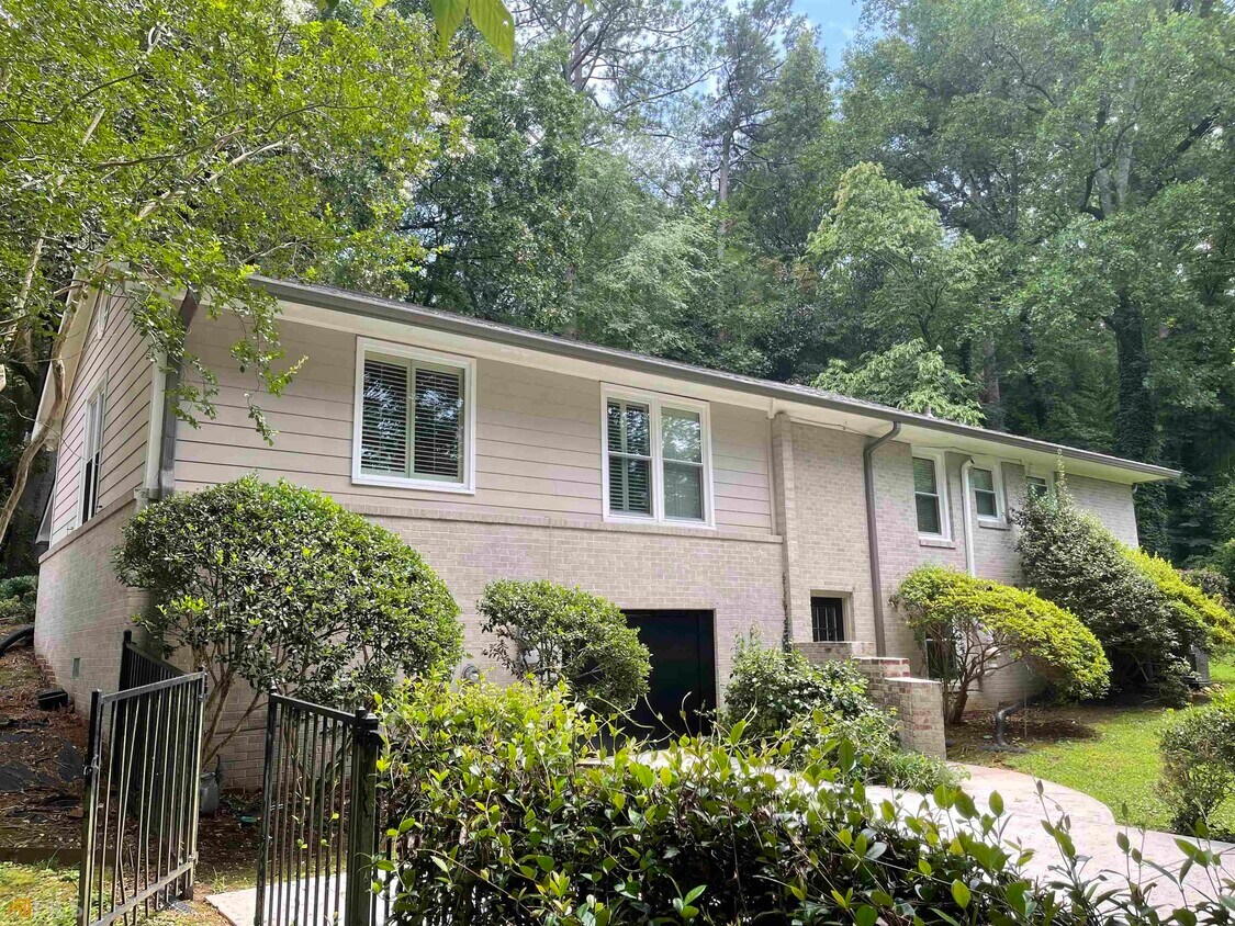 Primary Photo - 3796 Powers Ferry Rd NW
