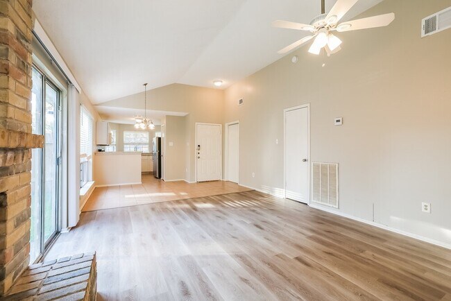 Foto del edificio - 8215 Eastern Bluebird Dr