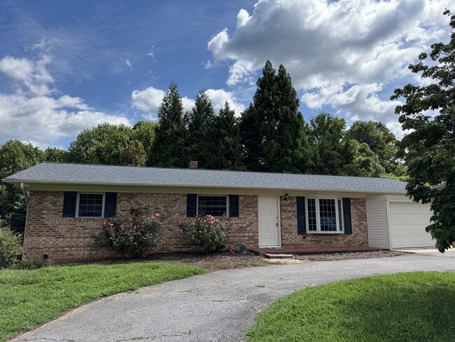 Foto del edificio - 1412 Westwood Ln