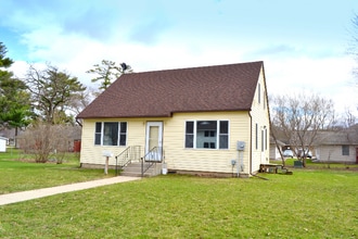 Building Photo - 605 Iowa Ave