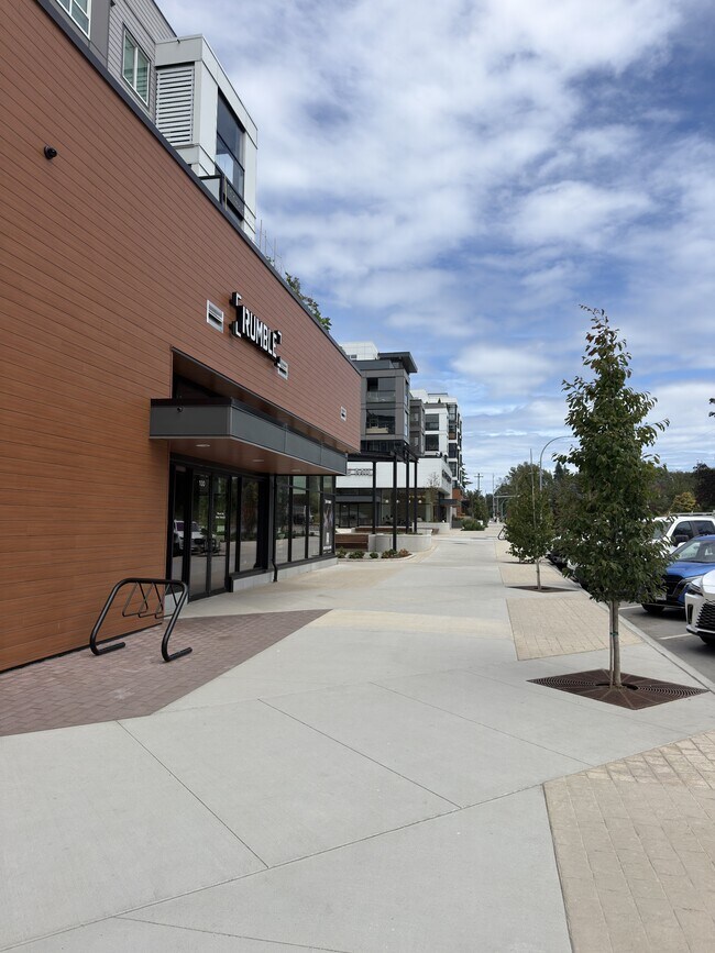 Photo du bâtiment - 19911-19976 76 Ave