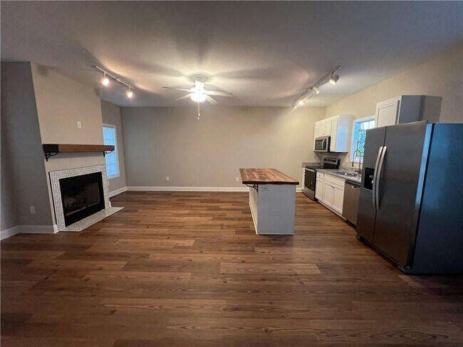 Building Photo - 626 Liberty Pk Dr