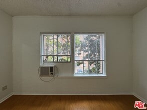 Building Photo - 920 S Hobart Blvd