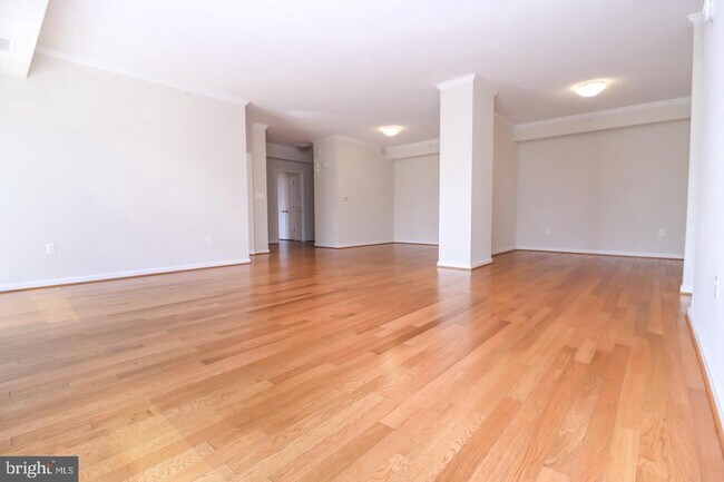 Building Photo - 15000 Pennfield Cir