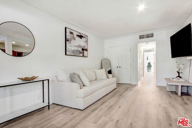 Foto del edificio - 1335 S Roxbury Dr