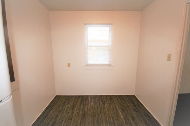 Building Photo - Cozy 2 bed/1 bath home
