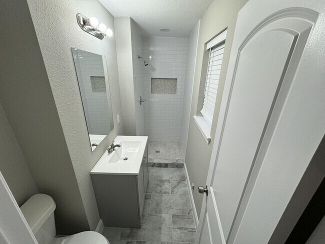 Building Photo - 113 Minnie Dr