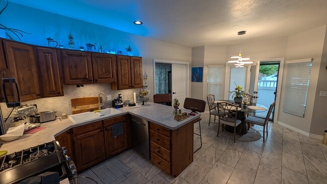 Building Photo - 740 S Clearwater Ct