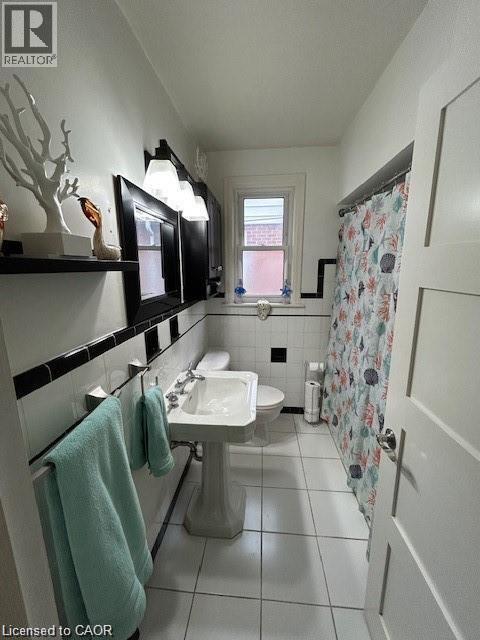 Photo du bâtiment - 704 Central Ave