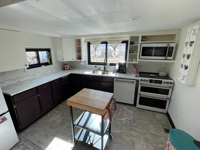 Building Photo - 2529 Bott Ave