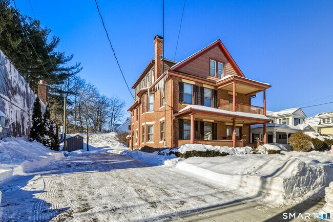 Foto del edificio - 87 Migeon Ave