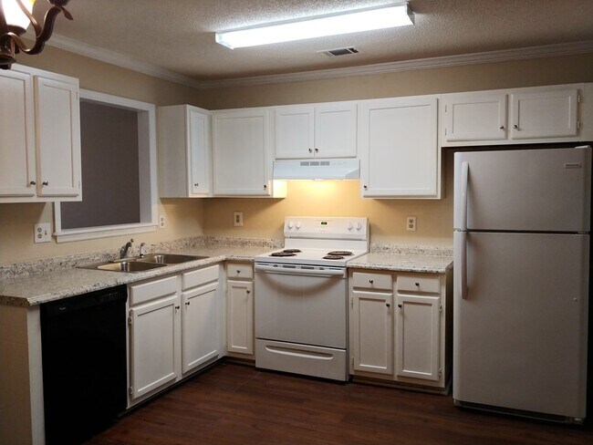 Building Photo - 3112 Fernridge Dr