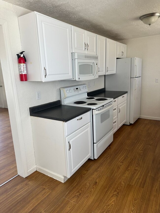 Building Photo - Home for rent, MOVE IN READY!!