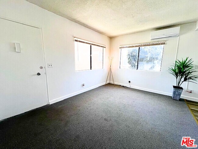 Foto del edificio - 1225 Normandie Ave