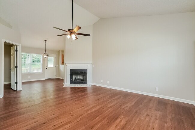 Foto del edificio - 1059 Cedar Creek Village Rd