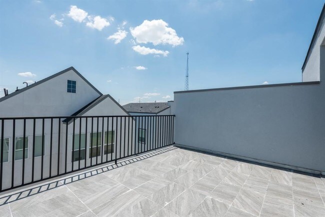 Foto del edificio - 8409 Hempstead Rd