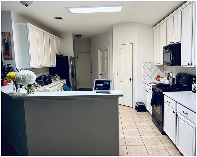 Updated Backsplash and Quartz countertops - 3104 Lynnbrook Dr
