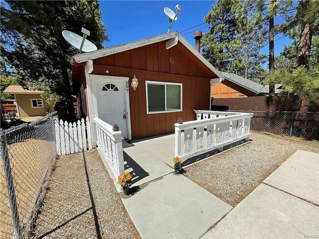 Foto del edificio - Warm & Cozy Single-Story Home in Big Bear City