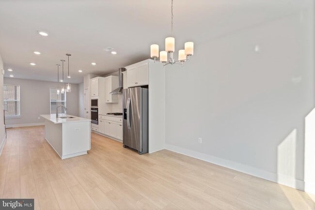 Building Photo - 2709 Light St